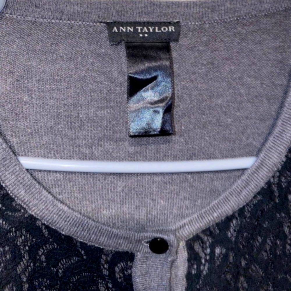 EUC ANN TAYLOR Factory Lace-Front Long-Sleeve 2-Tone Buttoned Cardigan Sweater - Picture 3 of 4